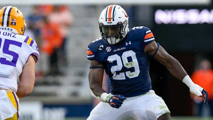 Auburn defensive end Derick Hall